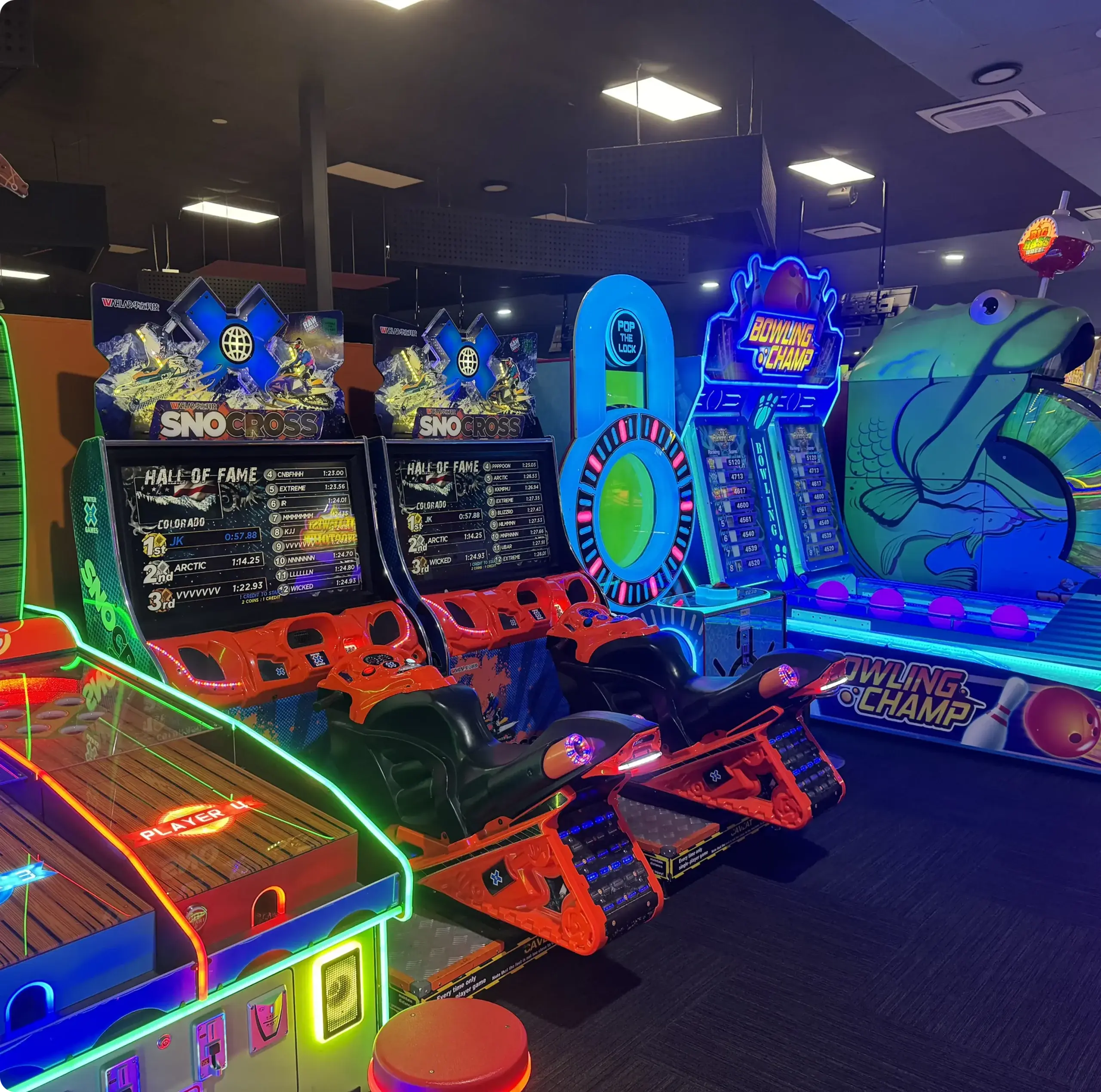 arcade black and white